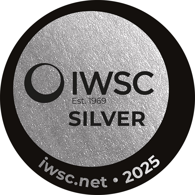 奥久慈塙蒸留所の麦焼酎「MIZUMARI」「HIMARI」がIWSC2025にてシルバーメダルをダブル受賞